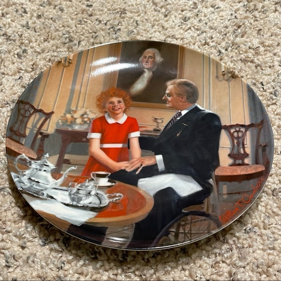 SET OF 4 EDWIJ M. KNOWLES ANNIE COLLECTOR PLATES - Picture 13 of 13